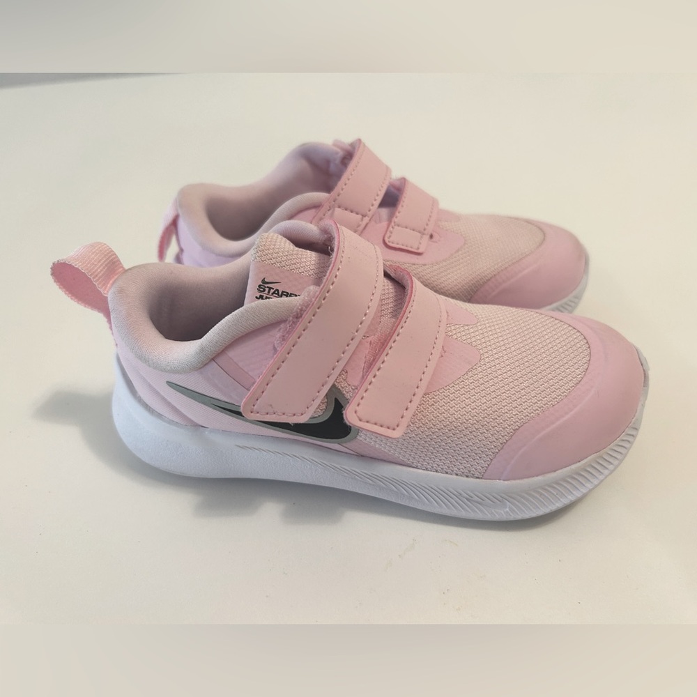 Nike Star Runner 3 Sneakers for toddler size 8 *like new*